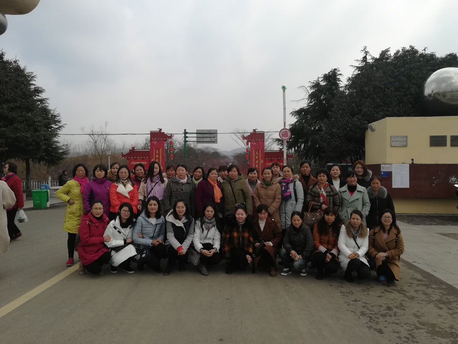乐动官方网页版_乐动（中国）农化工会开展庆“三八”踏春赏梅活动